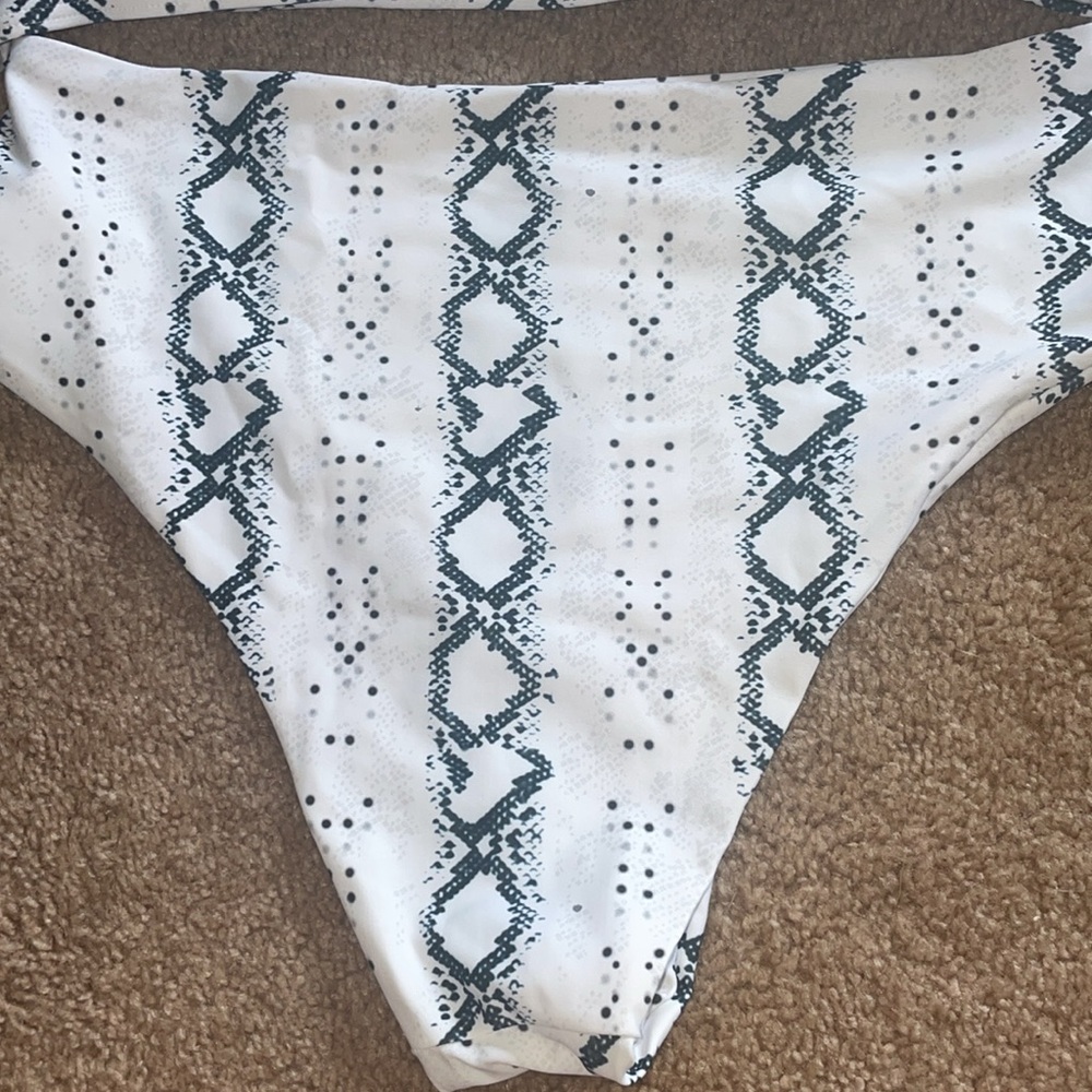 White and Black Patterned Bikini size XL bikini top bikini set swim wear - Picture 5 of 7